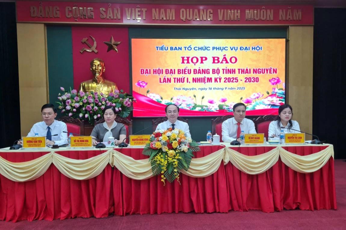 Phó Bí thư Thường trực Tỉnh ủy Thái Nguyên Nguyễn Đăng Bình chủ trì buổi họp báo. Ảnh: Toán Nguyễn.