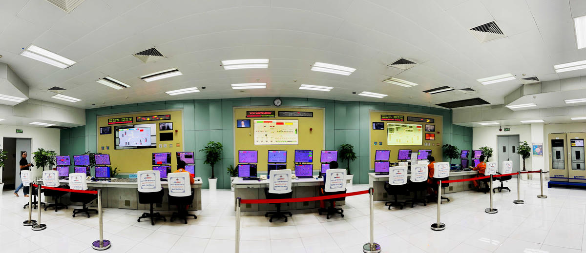 Toàn cảnh Phòng điều khiển Trung tâm NMNĐ Duyên Hải 1. Ảnh: Trung Kiên. 