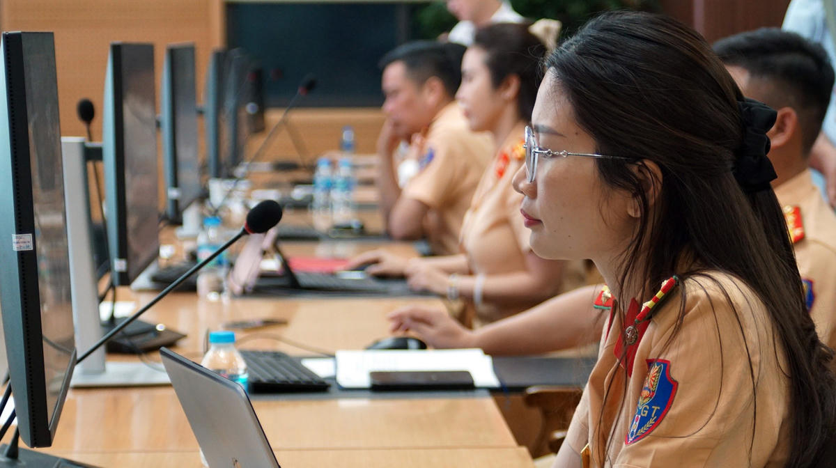 Qua camera AI, việc phát hiện hành vi vi phạm giao thông được thực hiện tự động và chuyển thông tin về trung tâm chỉ huy. Ảnh: Thanh Hà.