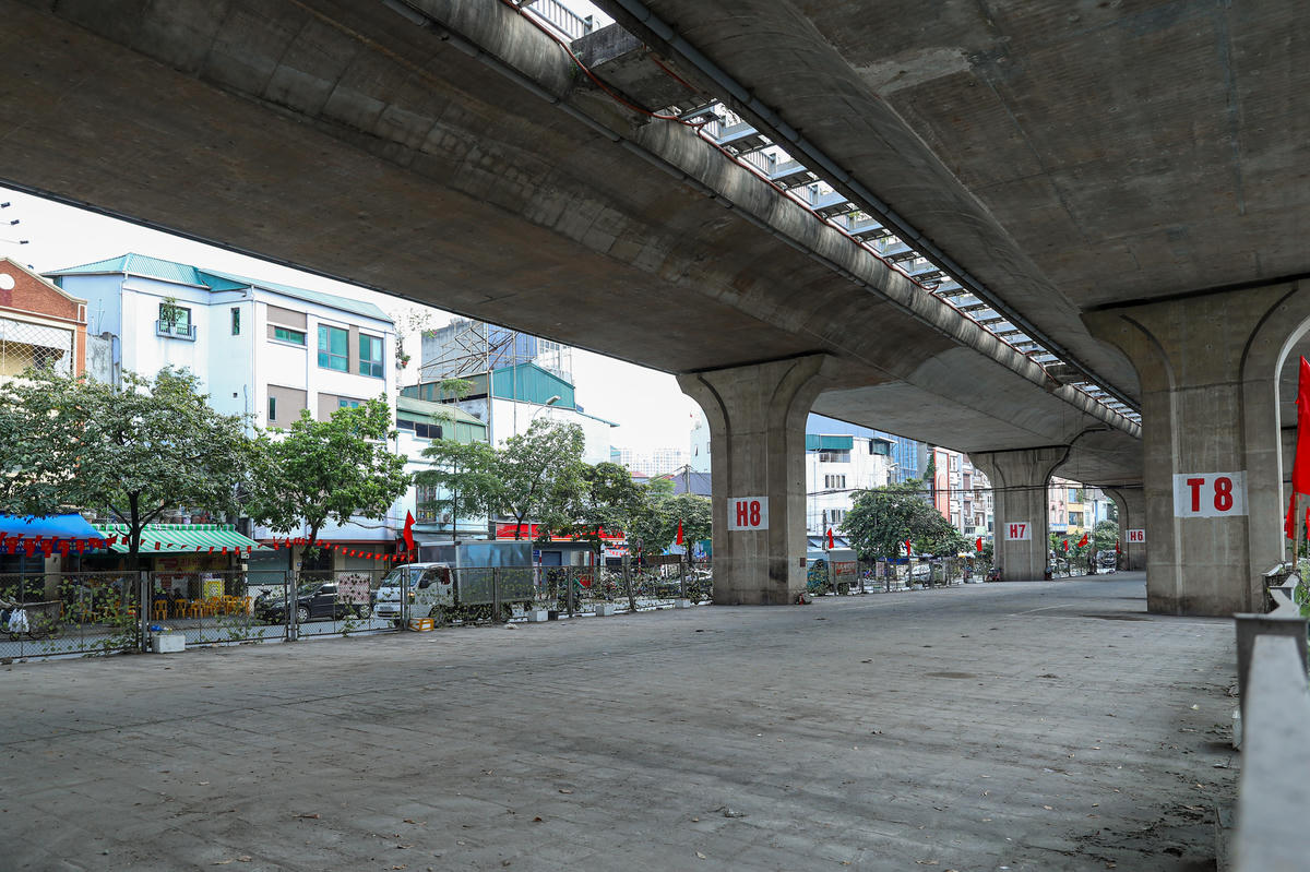 Tại cầu Vĩnh Tuy trụ T8, H8 đã được giải tỏa hết phương tiện.