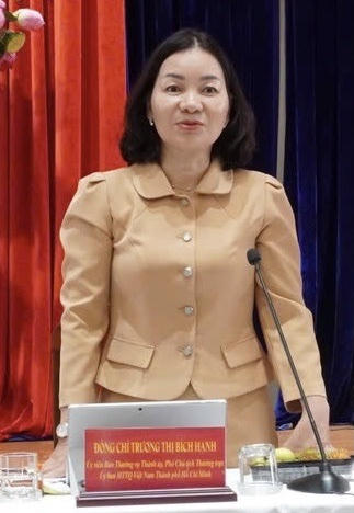 Ủy viên Ban Thường vụ Thành ủy - Phó Chủ tịch Thường trực Uỷ ban Mặt trận Tổ quốc Việt Nam TP Hồ Chí Minh Trương Thị Bích Hạnh phát biểu hội nghị. Ảnh: A.H.