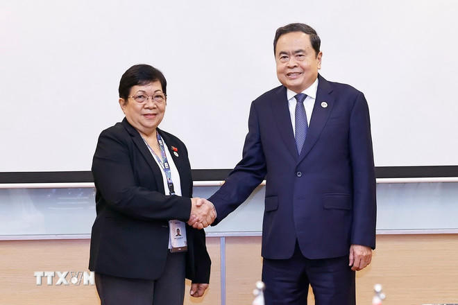  Sáng cùng ngày, tại thủ đô Kuala Lumpur, Chủ tịch Quốc hội Trần Thanh Mẫn gặp Chủ tịch Quốc hội Timor Leste Maria Fernanda Lay. (Ảnh: Doãn Tấn/TTXVN) 