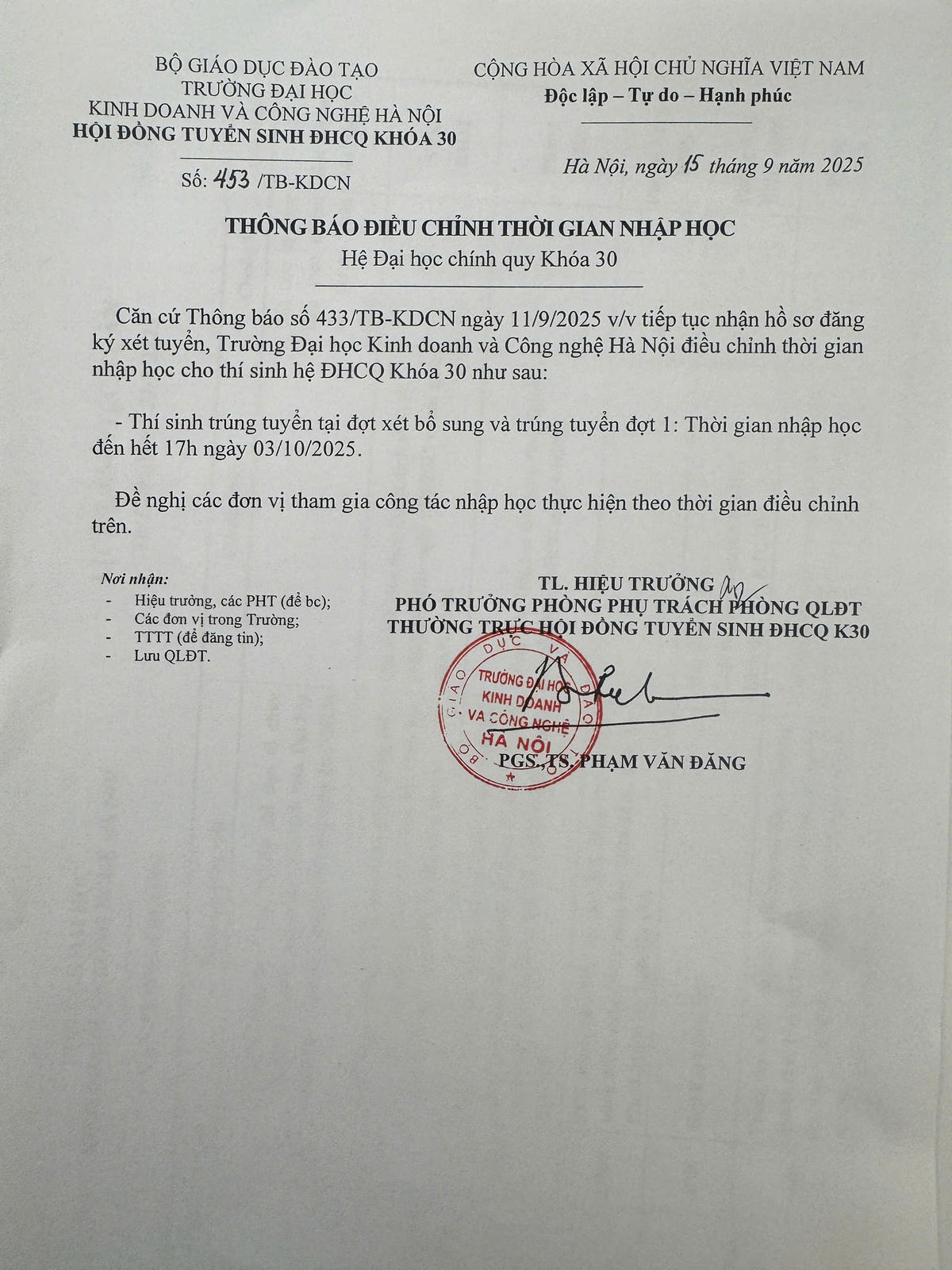 Trường Đại học Kinh doanh và Công nghệ Hà Nội điều chỉnh thời gian nhập học cho thí sinh