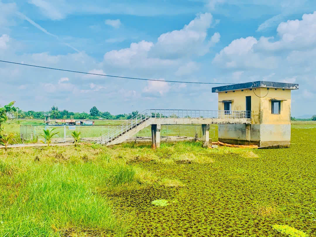 Trạm bơm nước lên bể xử lý nước cấp sinh hoạt. Ảnh: Thanh Nga.