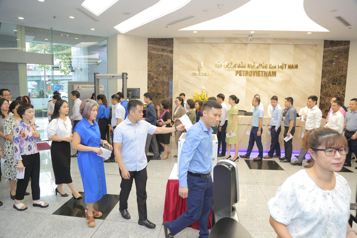 Người lao động Petrovietnam đóng góp hỗ trợ đồng bào khắc phục cơn bão số 3 (Yagi) năm 2024