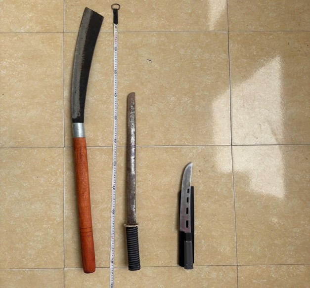 Hung khí nhóm thiếu niên mang theo. Ảnh: CANB