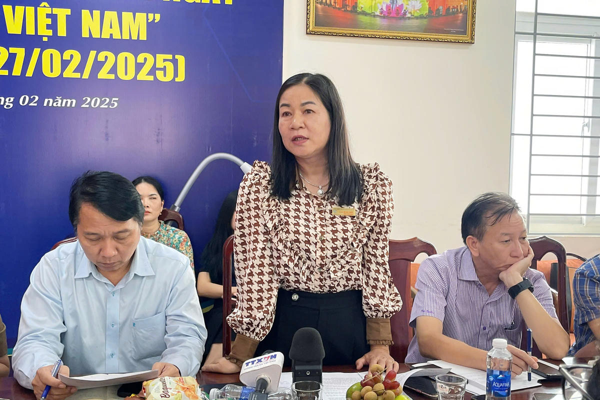 Bà Lê Ka Thủy, Phó giám đốc Bệnh viện Đa khoa vùng Tây Nguyên, trả lời phỏng vấn. Ảnh: CN.