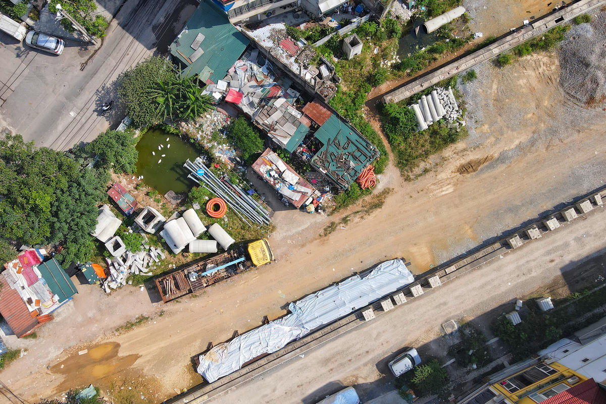 Ông Ngô Văn Thiện, Tư vấn giám sát trưởng của dự án hầm chui Kim Đồng cho biết, công tác quản lý chất lượng của dự án được triển khai nghiêm ngặt, tuân thủ chặt chẽ các quy định của pháp luật. Đến hết tháng 12/2025, về cơ bản dự án sẽ được hoàn thành và có thể đưa vào khai thác trong quý I/2026.