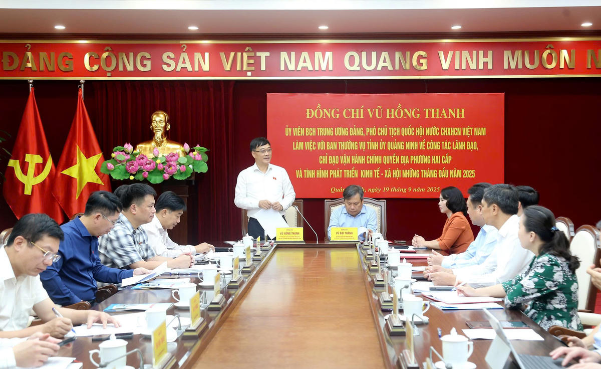 Phó Chủ tịch Quốc hội Vũ Hồng Thanh phát biểu tại buổi làm việc với Ban Thường vụ Tỉnh ủy Quảng Ninh. Ảnh: Ngọc Anh.