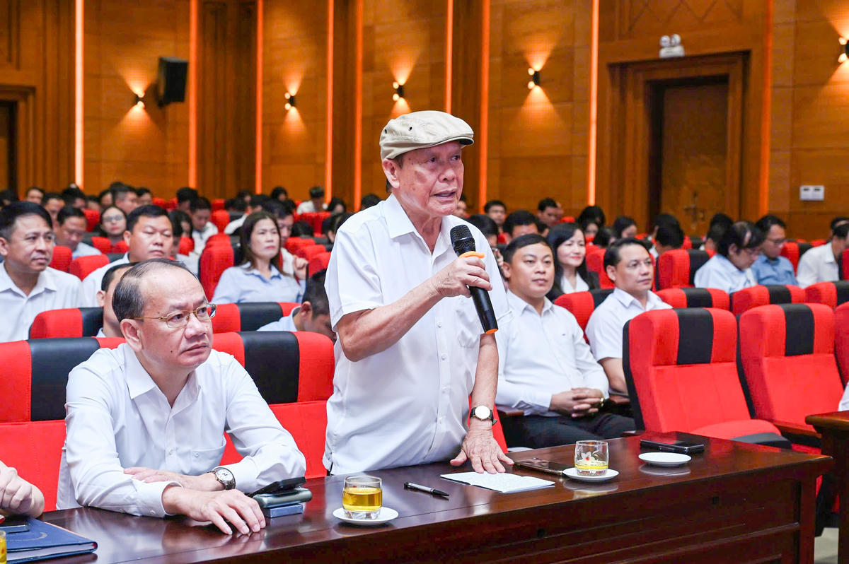 Các đại biểu đã thảo luận, kiến nghị nội dung nhằm tuyên truyền hiệu quả các nhiệm vụ chính trị trên địa bàn. Ảnh: Cẩm Kỳ