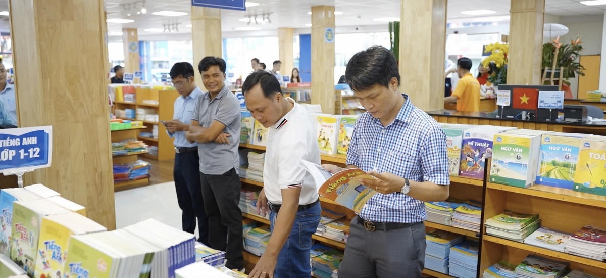 Nhà sách và Thiết bị trường học Nguyễn Tri Phương ra mắt mô hình mới