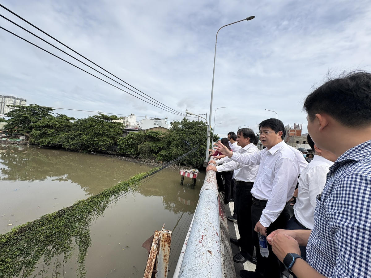TP Hồ Chí Minh muốn đẩy nhanh nạo vét các rạch để cải tạo môi trường, chỉnh trang đô thị,... Ảnh: C.V