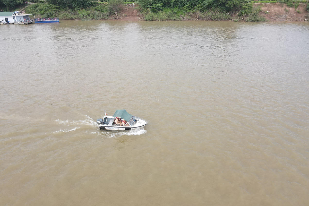 Chiều 19/9, tổ công tác thuộc Đội Cảnh sát đường thủy số 2 do Thiếu tá Đặng Minh Thành làm Tổ trưởng, thực hiện nhiệm vụ tuần tra, kiểm soát trên tuyến sông Hồng.