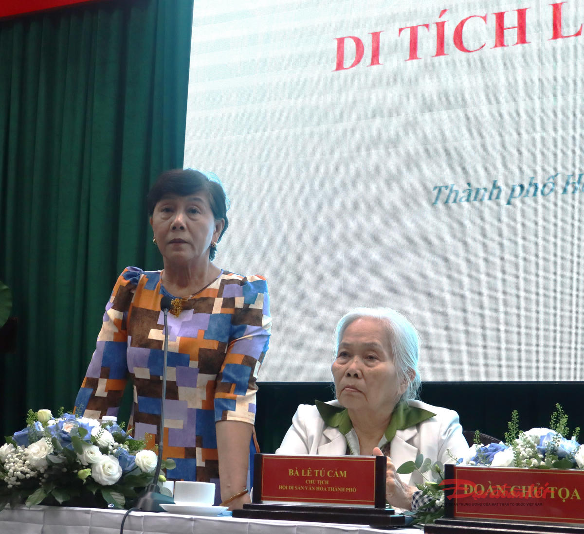 TS Nguyễn Thị Hậu - Tổng Thư ký Hội Khoa học Lịch sử TP Hồ Chí Minh phát biểu tại hội thảo. Ảnh: Hồng Phúc.