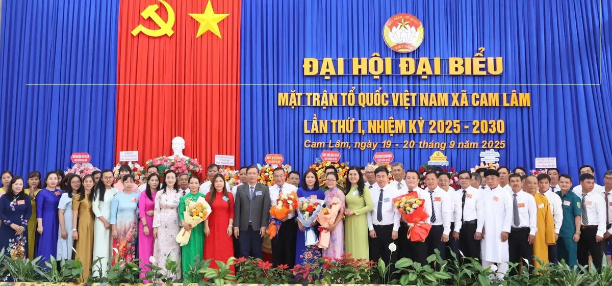 Ủy ban MTTQ Việt Nam xã Cam Lâm khóa I, nhiệm kỳ 2025 – 2030 ra mắt Đại hội. (Ảnh T.N)