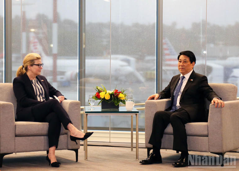  Trao đổi tại buổi tiếp, đại diện Boeing cho biết, đã hoàn thành thủ tục bàn giao các tàu bay mới cho các đối tác Việt Nam. 