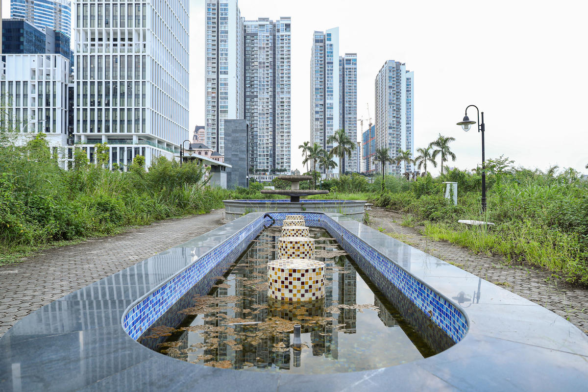 Đài phun nước tại công viên không hoạt động.