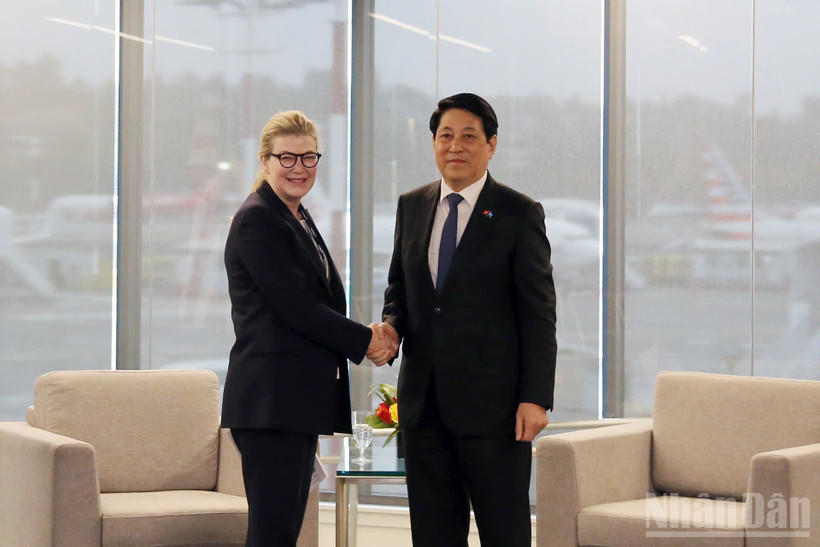 Chủ tịch nước Lương Cường tiếp Giám đốc điều hành Boeing Commercial Airplanes Stephanie Pope.