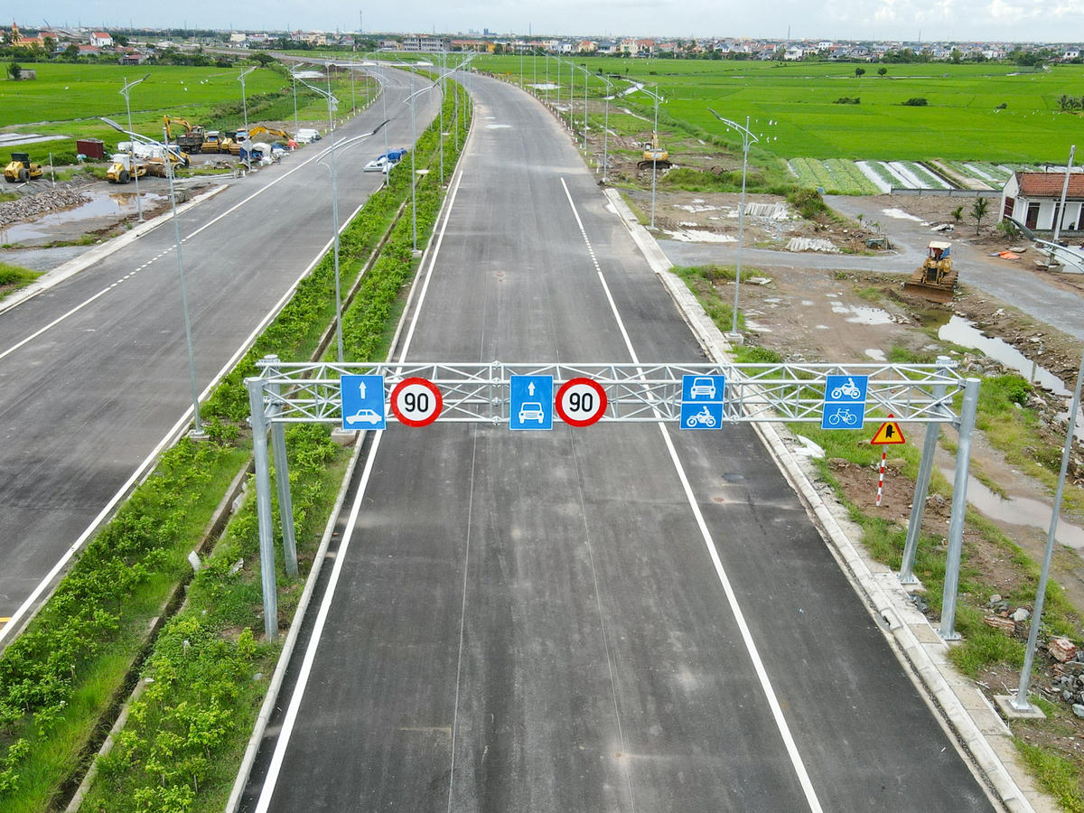 Với tiến độ như hiện tại, dự kiến, đến tháng 11/2025, dự án sẽ chính thức hoàn thành, rút ngắn thời gian so với hợp đồng đã đề ra. Ảnh: Đình Minh