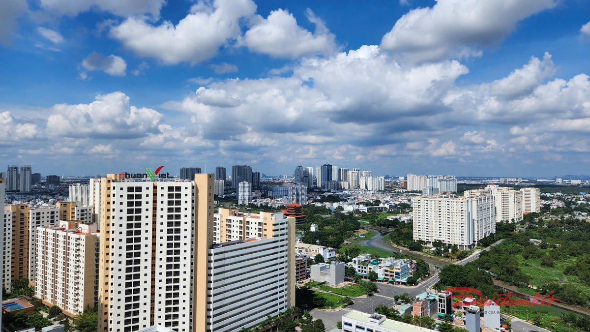 Cùng với sự quan tâm ngày càng lớn của nhà đầu tư, nhiều phát sinh liên quan đến nhà ở cao tầng cũng khiến TP Hồ Chí Minh phải "đau đầu" tìm giải pháp hiệu quả để quản lý. Ảnh: Hồng Phúc.