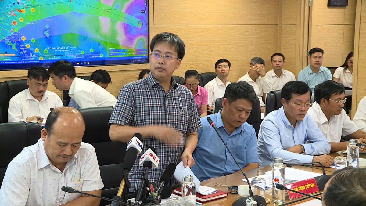 Ông Mai Văn Khiêm, Giám đốc Trung tâm Dự báo Khí tượng thuỷ văn quốc gia phát biểu tại cuộc họp. Ảnh: KTTV.