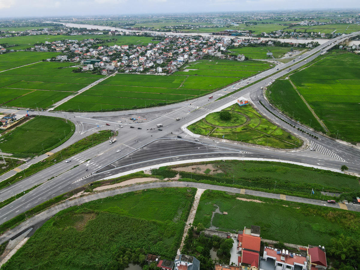 Trong ảnh là nút giao Lạc Quần với đường tỉnh 489C và QL21A. Ảnh: Đình Minh