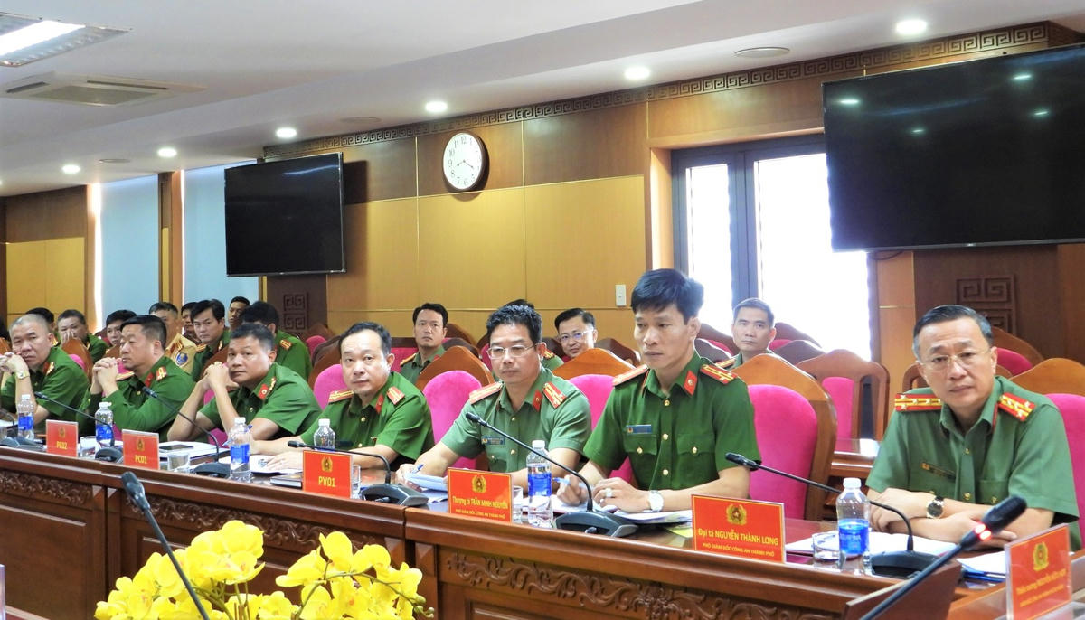 Các đại biểu tham dự buổi làm việc. Ảnh: CV.