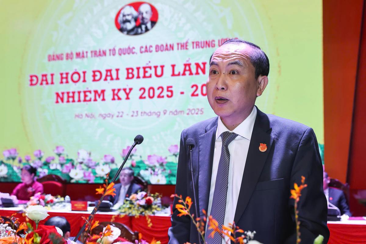 Ông Phan Như Nguyện, Phó Chủ tịch Thường trực Hội Nông dân Việt Nam phát biểu tham luận tại Đại hội. Ảnh: Quang Vinh.