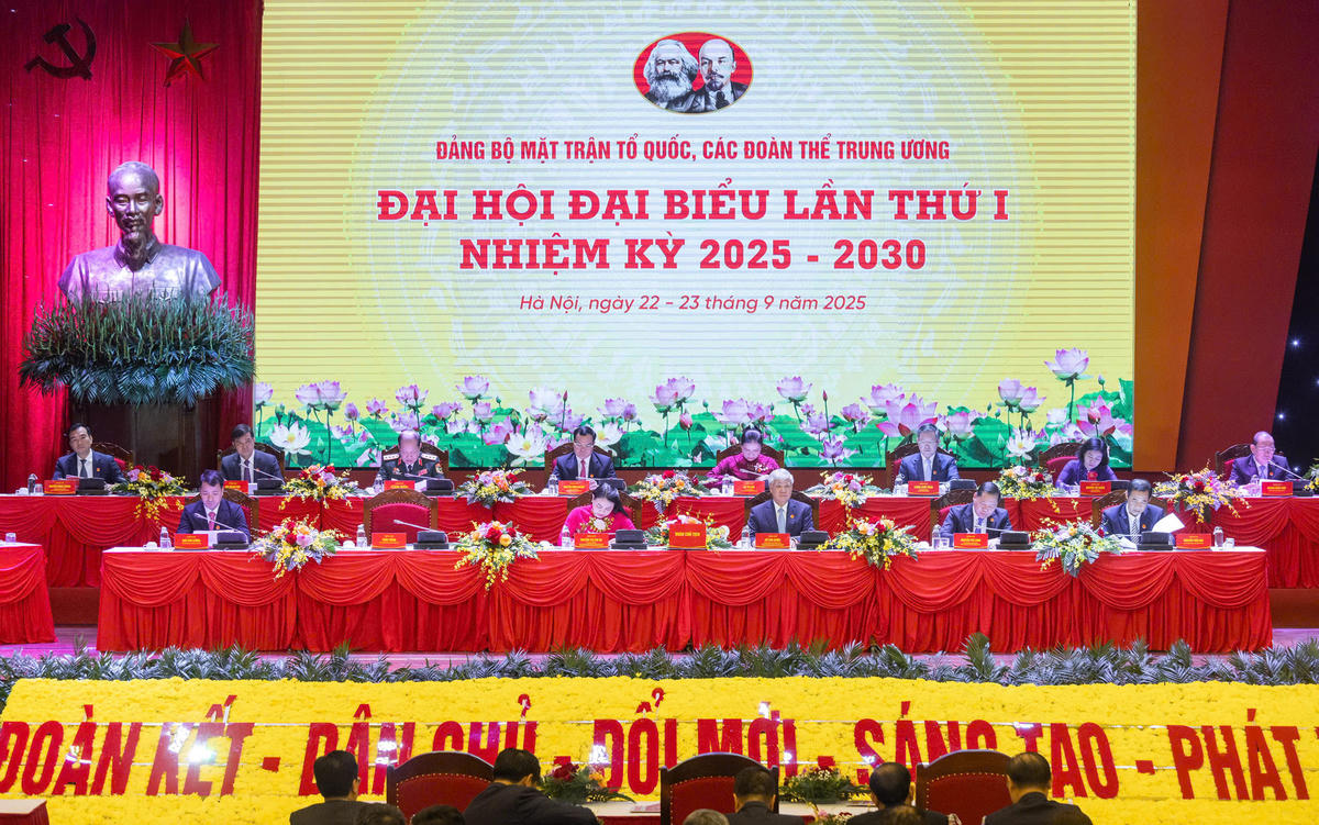 Đoàn Chủ tịch điều hành Đại hội. Ảnh: Quang Vinh.