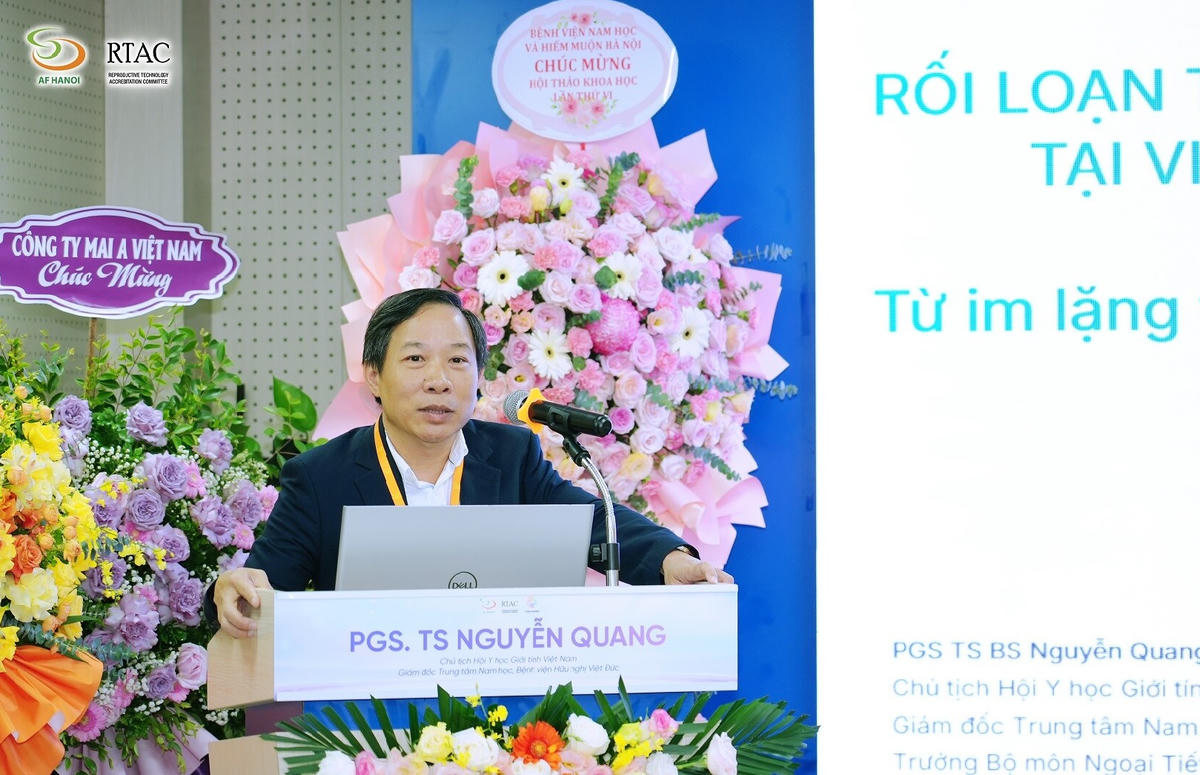 PGS.TS.BS Nguyễn Quang, Chủ tịch Hội Y học Giới tính Việt Nam, Giám đốc Trung tâm Nam học, Bệnh viện Hữu nghị Việt Đức chia sẻ tại Hội thảo. Ảnh: BVCC.
