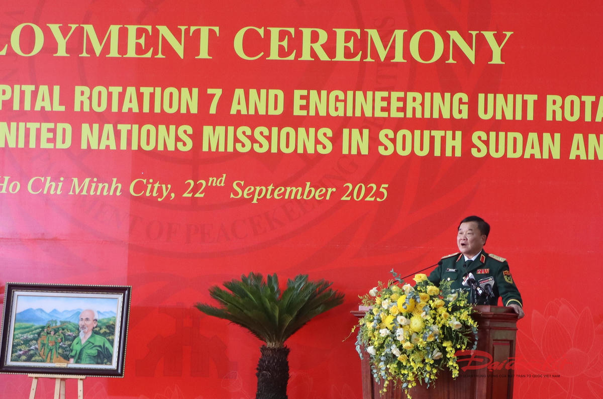 Thượng tướng Hoàng Xuân Chiến phát biểu tại Lễ xuất quân. Ảnh: Hồng Phúc.