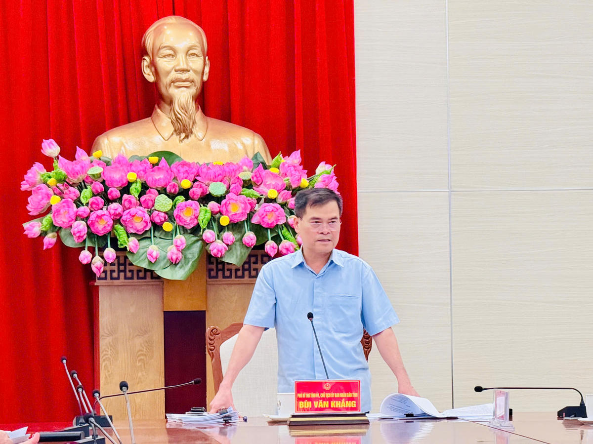 Chủ tịch UBND tỉnh Quảng Ninh Bùi Văn Khắng thông tin về công tác ứng phó với cơn bão số 9 (Ragasa). Ảnh: Thanh Tùng.