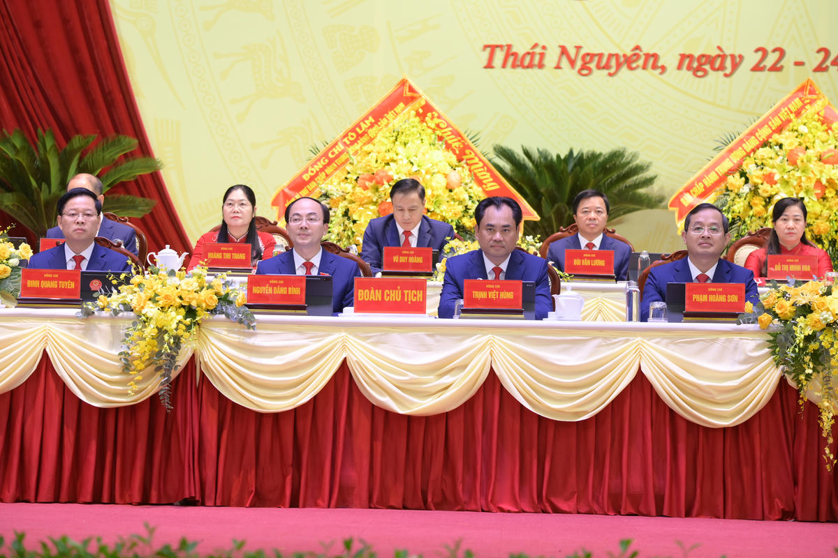 Đoàn Chủ tịch điều hành Đại hội Đảng bộ tỉnh Thái Nguyên lần thứ I, nhiệm kỳ 2025 - 2030. Ảnh: TN.