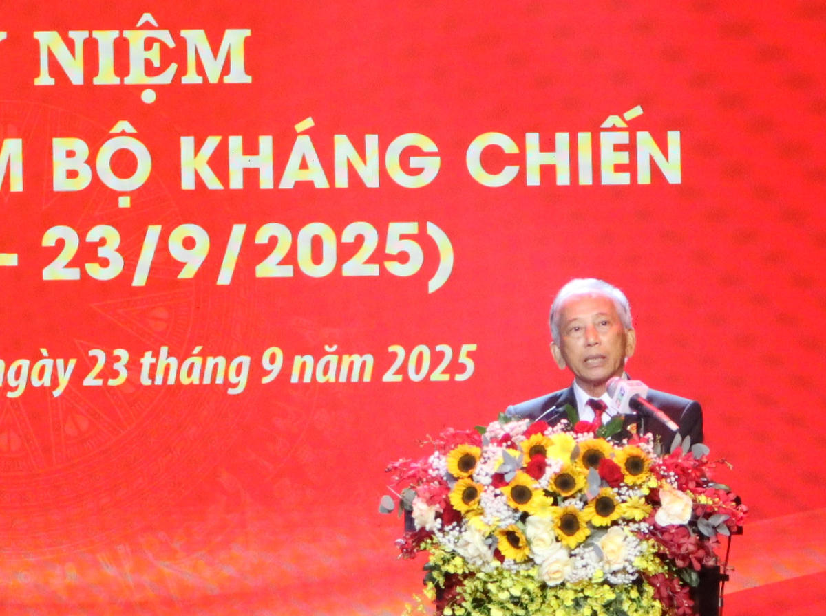 Ông Dương Quan Hà -  Chủ nhiệm Câu lạc bộ truyền thống kháng chiến TP Hồ Chí Minh phát biểu tại Lễ kỷ niệm. Ảnh: Hồng Phúc.