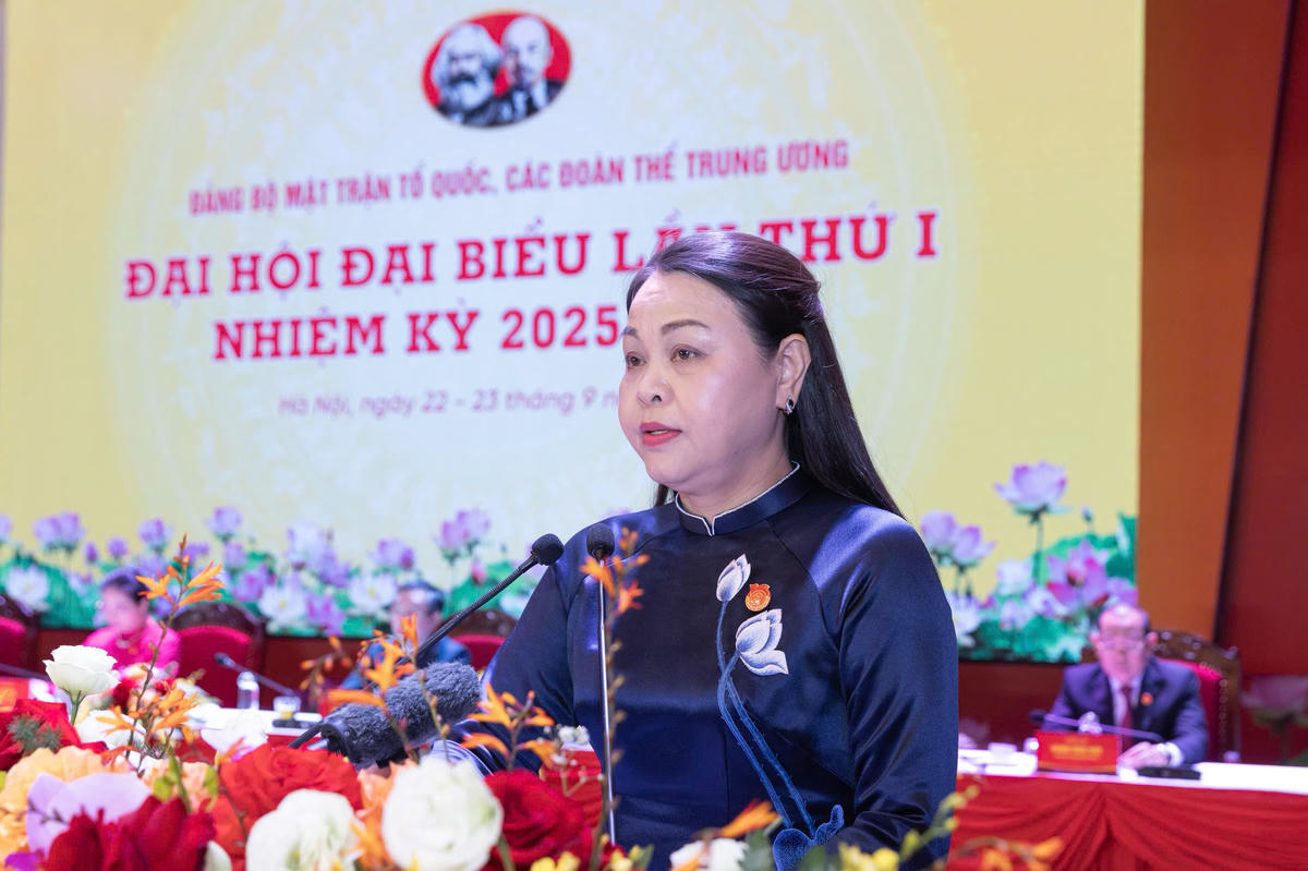 Phó Chủ tịch - Tổng Thư ký UBTƯ MTTQ Việt Nam Nguyễn Thị Thu Hà phát biểu tại Đại hội.