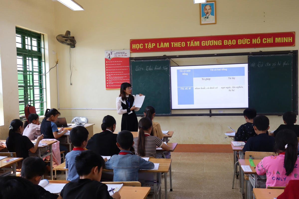   Một tiết học Ngữ văn tại Trường PTDTBT THCS Pha Long (tỉnh Lào Cai). Ảnh: NTCC.  