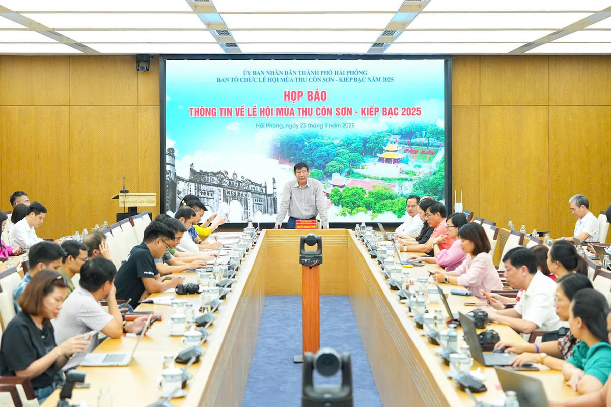 Ông Nguyễn Quang Phúc, Trưởng ban Dân vận & Tuyên giáo Thành ủy Hải Phòng, chủ trì cuộc họp báo. Ảnh: PT.