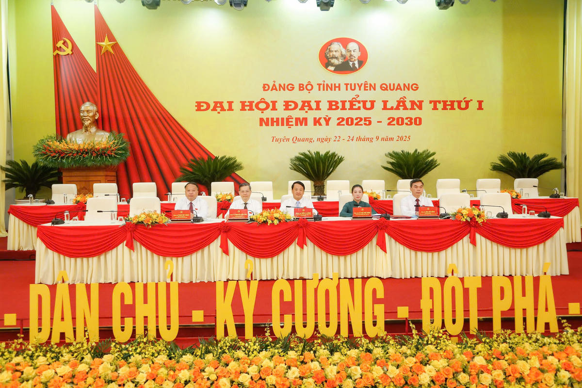Lãnh đạo Thường trực Tỉnh ủy Tuyên Quang chủ trì Đại hội. Ảnh:TTBC.