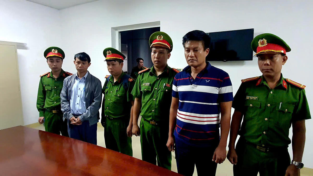 Cơ quan điều tra thi hành lệnh bắt 2 trưởng khoa của Bệnh viện Đa khoa vùng Tây Nguyên. SĐ.