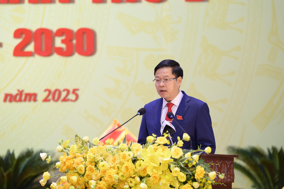 Ông Đinh Quang Tuyên - Phó Bí thư Tỉnh ủy, Chủ tịch UB MTTQ tỉnh Thái Nguyên công bố danh sách Ban Chấp hành, Ban Thường vụ Tỉnh ủy Thái Nguyên nhiệm ky 2025-2030. Ảnh: TN