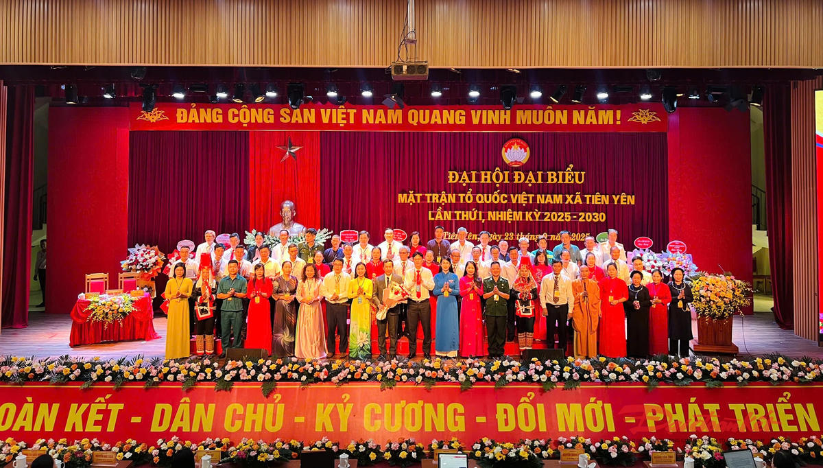 Ủy viên Ủy ban MTTQ Việt Nam xã Tiên Yên khóa mới ra mắt Đại hội. Ảnh: Nguyễn Quý.