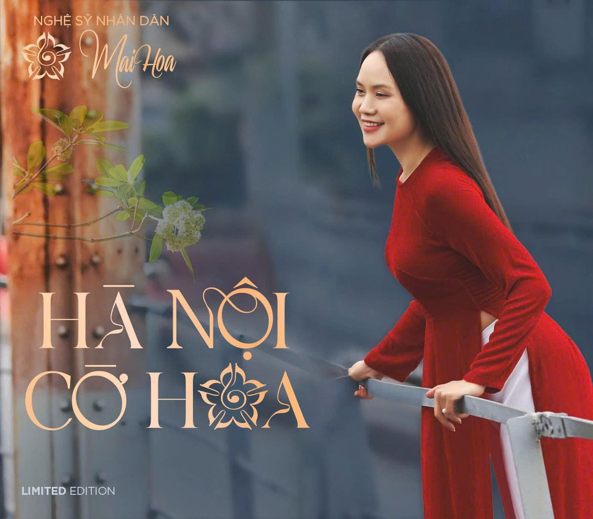 Bìa album "Hà Nội cờ hoa" của NSND Mai Hoa. Ảnh: NVCC.