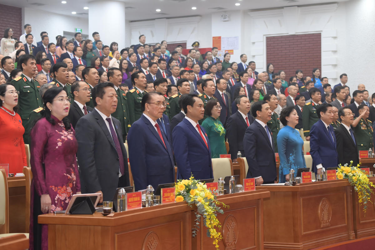 Cùng dự Đại hội có các đồng chí: Phạm Thị Thanh Trà, Ủy viên Ban Chấp hành Trung ương Đảng, Phó Trưởng Ban Tổ chức Trung ương, Bộ trưởng Bộ Nội vụ; Nguyễn Thanh Hải, Ủy viên Ban Chấp hành Trung ương Đảng, Ủy viên Ủy Ban Thường vụ Quốc hội, Chủ nhiệm Ủy ban Công tác đại biểu của Quốc hội, Phó Trưởng Ban Tổ chức Trung ương; Trần Hồng Minh, Ủy viên Ban Chấp hành Trung ương Đảng, Bộ trưởng Bộ Xây dựng; các đồng chí Ủy viên Ban Chấp hành Trung ương Đảng; các Ban xây dựng Đảng Trung ương, bộ, ngành, cơ quan, đơn vị Trung ương; đại biểu Quân khu và các tỉnh, thành phố. Ảnh: TN.