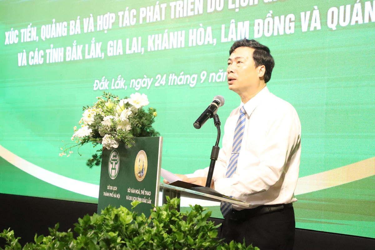 Ông Trần Hồng Tiến, Giám đốc Sở Văn hóa, Thể thao và Du lịch tỉnh Đắk Lắk phát biểu. Ảnh: CL.