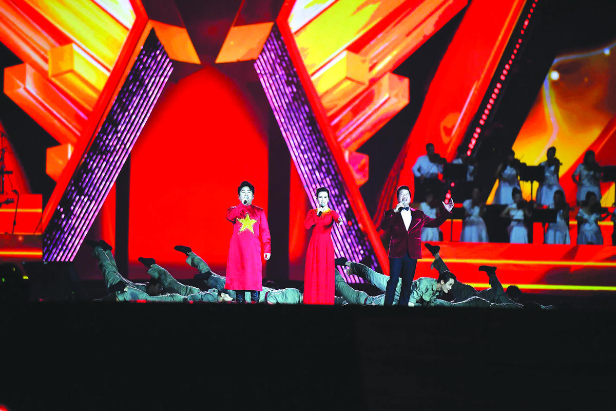 Tiết mục biễu diễn trong chương trình “Tổ quốc trong tim”. Ảnh: Lê Khánh.