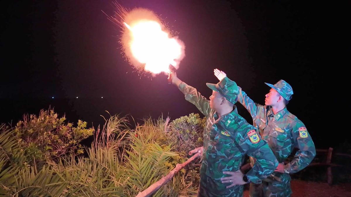 Đồn Biên phòng Cô Tô bắn pháo hiệu kêu gọi tàu thuyền về nơi tránh trú an toàn. Ảnh:
Đồn Biên phòng Cô Tô