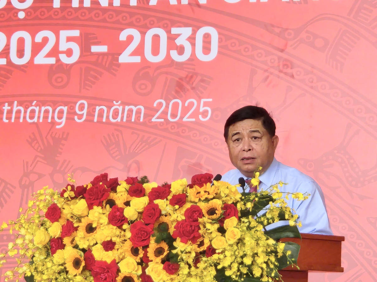 Phó Thủ tướng Chính phủ Nguyễn Chí Dũng phát biểu tại lễ khởi công. (ảnh: Q.C)