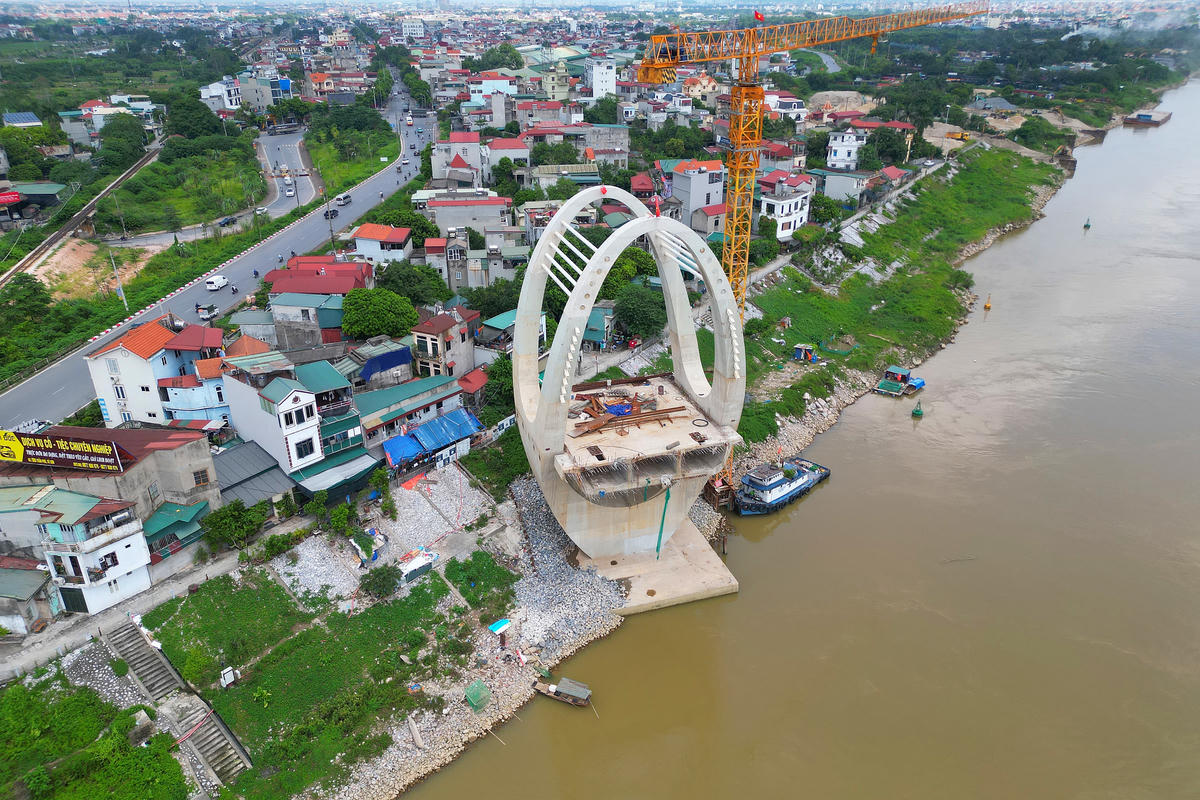 Một khu dân cư xã Phù Đổng chưa được giải phóng mặt bằng để bàn giao cho đơn vị thi công