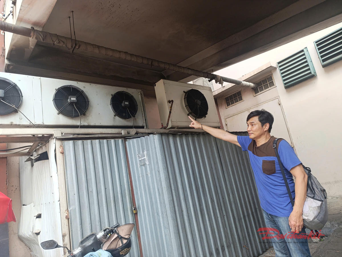 Khu vực vi phạm an toàn chung cư, tự cơi nới tại khu vực khai thác thương mại tại chung cư SCREC gây mất an toàn phòng cháy chữa cháy. Ảnh: Hồng Phúc.