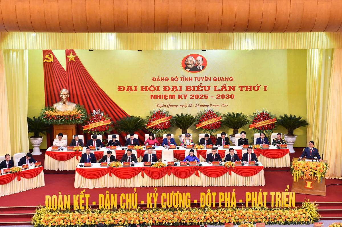 Đoàn Chủ tịch điều hành Đại hội. Ảnh: TTBC.